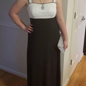 Black and White Floorlength Formal Dress